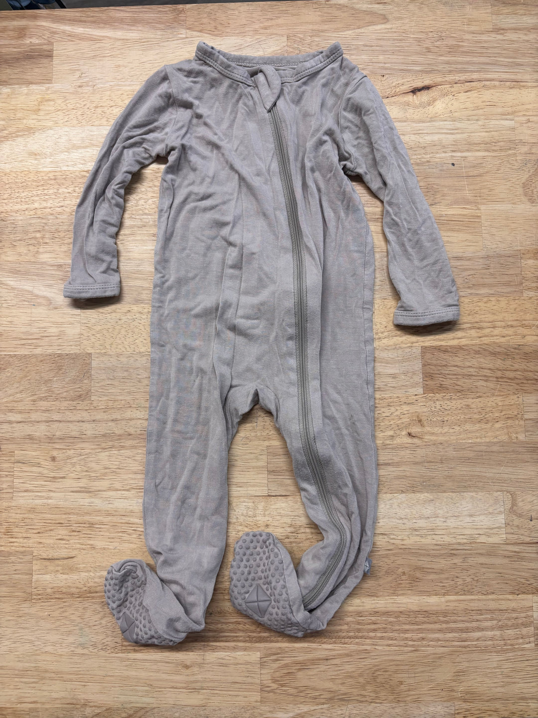 Kyte Baby Footed Sleeper – Beige – 6-12M