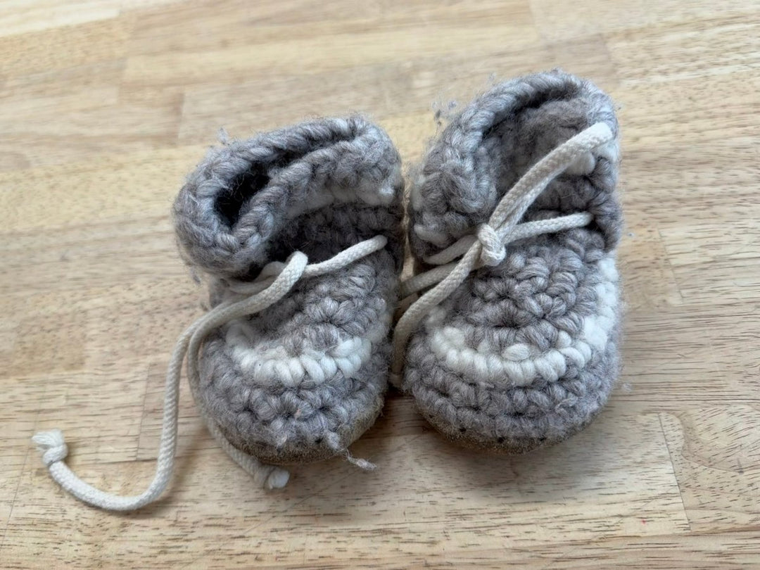 Bootie – Size 13–14cm | Grey & White, Tie Closure - Nest and Sprout - Consignment