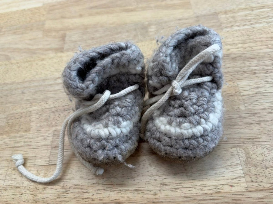 Bootie – Size 13–14cm | Grey & White, Tie Closure - Nest and Sprout - Consignment
