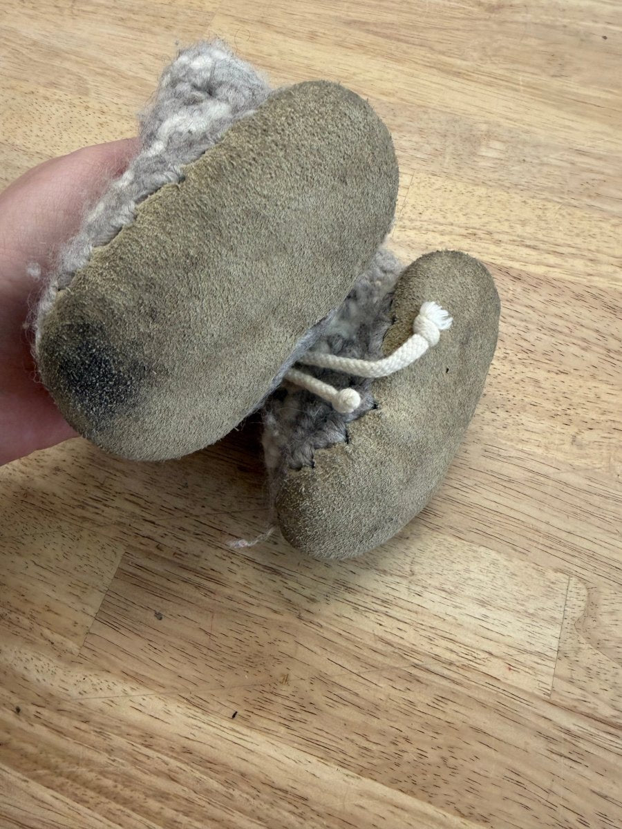 Bootie – Size 13–14cm | Grey & White, Tie Closure - Nest and Sprout - Consignment