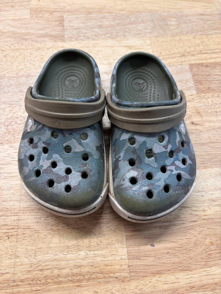 Green Crocs – Size 6/7