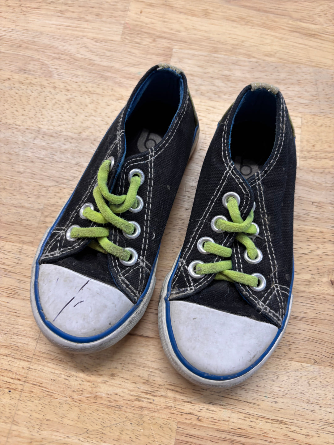 Green Sneakers – Size 7