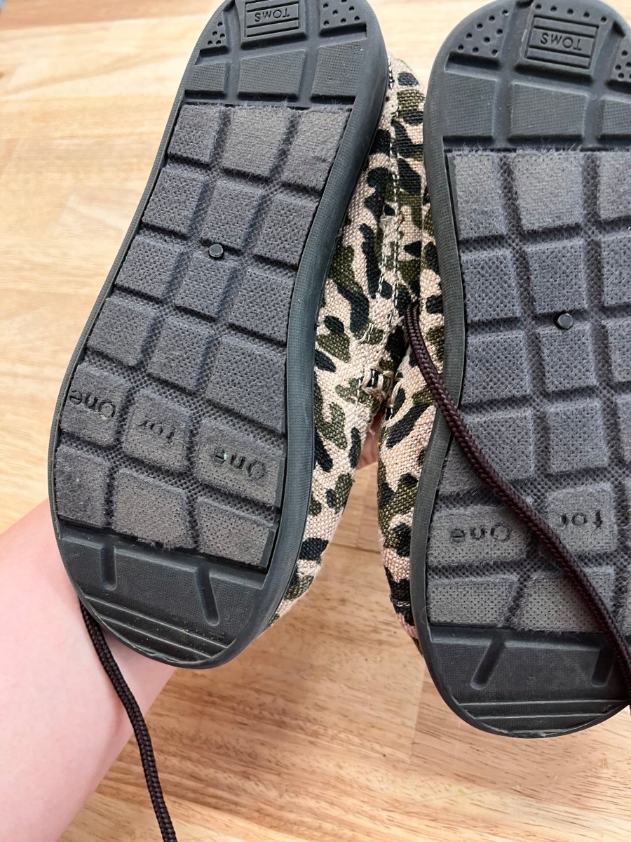 TOMS Canvas Shoes – Camo Junior 1.5 - Nest and Sprout - Consignment