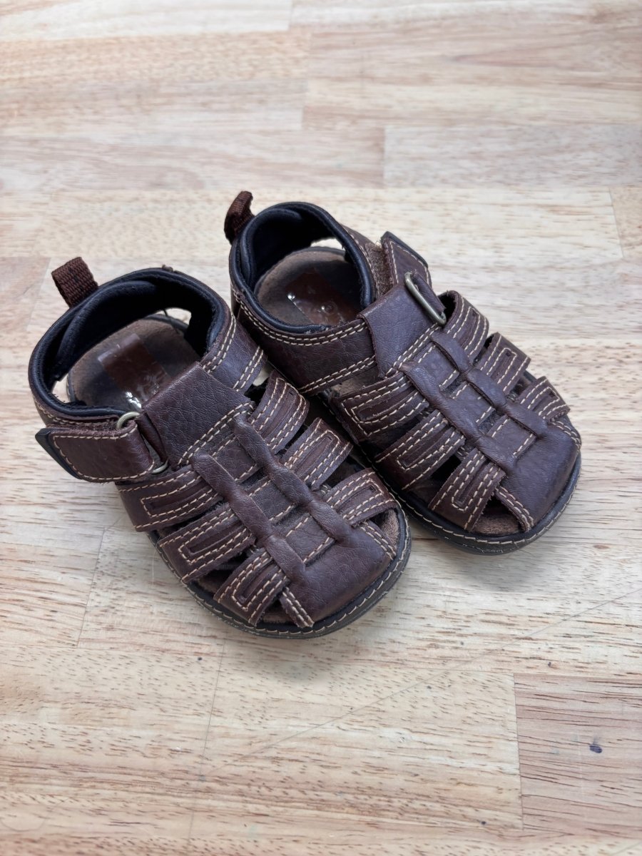 Target Size 4 Closed Toe Brown Sandals - Nest and Sprout - Consignment