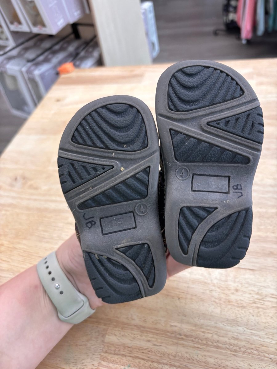 Target Size 4 Closed Toe Brown Sandals - Nest and Sprout - Consignment