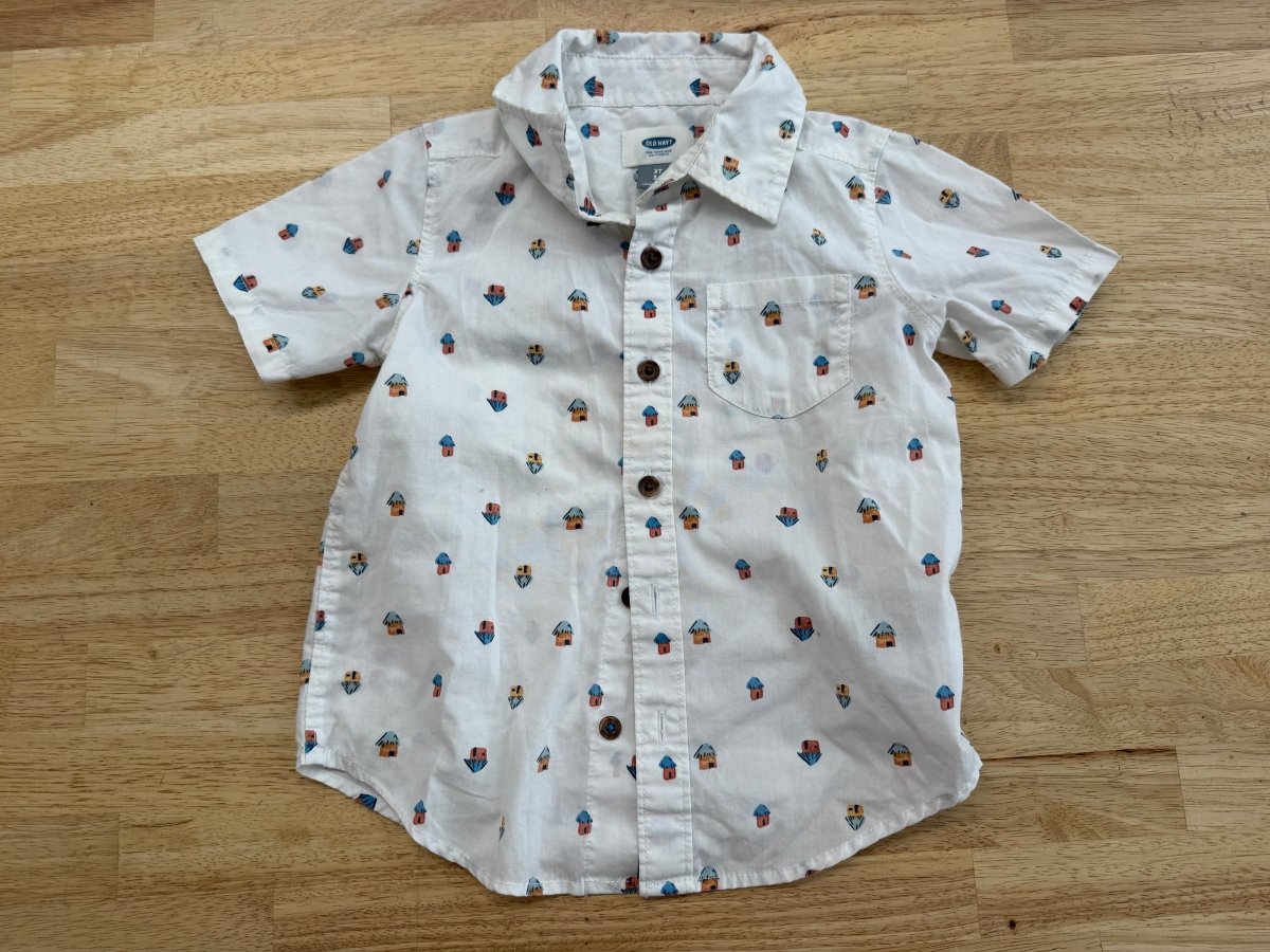 Old Navy Button Down Shirt – 3T | House Print - Nest and Sprout - Consignment
