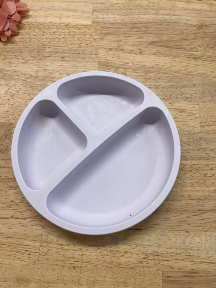 Lilac Divided Plastic Plate (One Size)