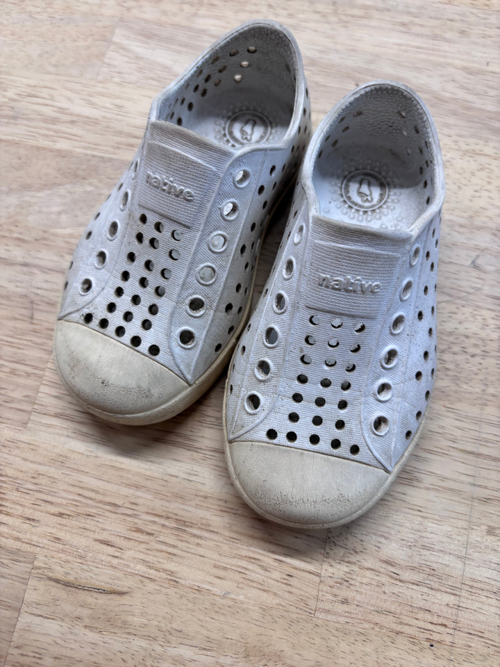 Native Shoes Size 7 Cream