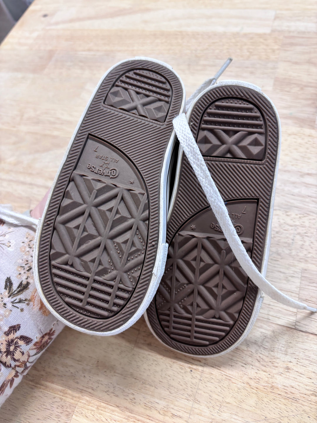 Converse Size 7 Black Sneakers