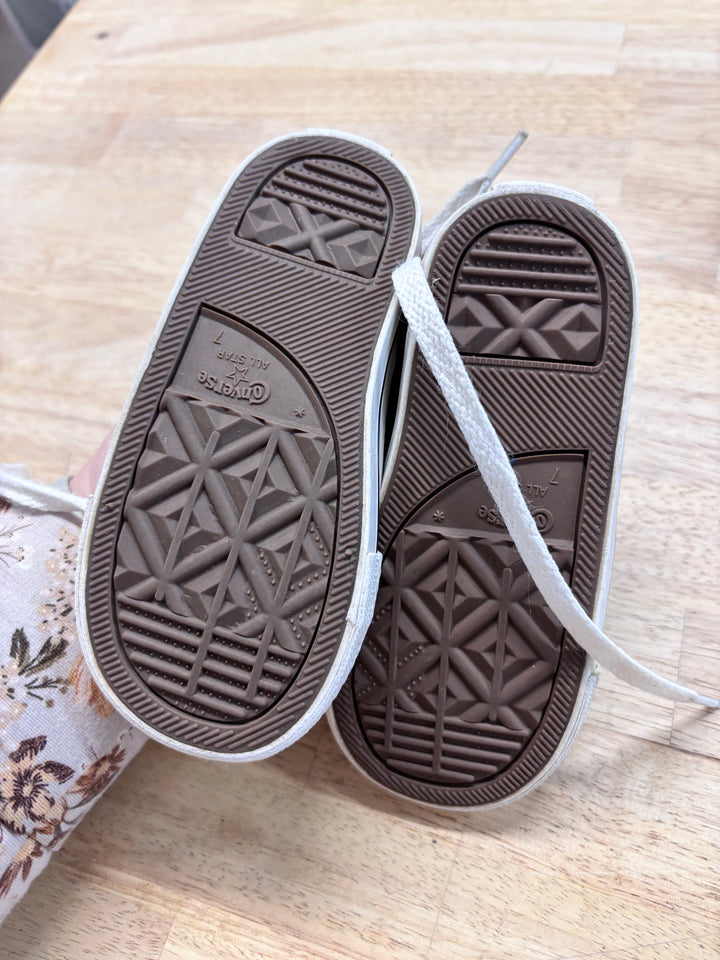 Converse Size 7 Black Sneakers