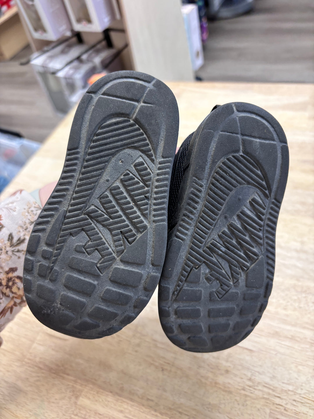 Nike Size 7 Slip-On Stretch Shoes