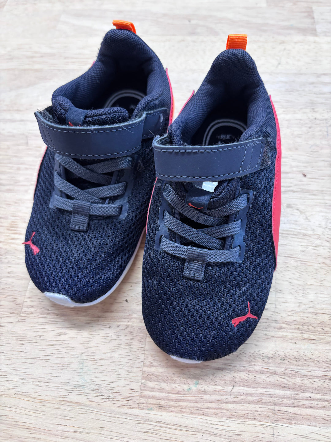 Puma Size 7 Black Sneakers