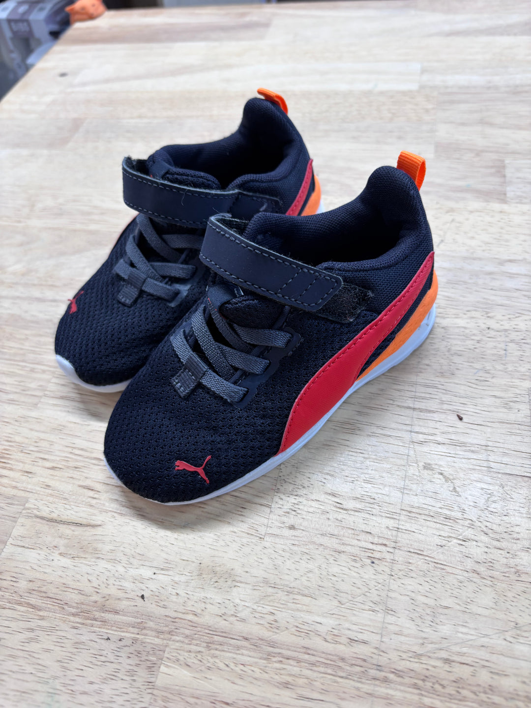 Puma Size 7 Black Sneakers