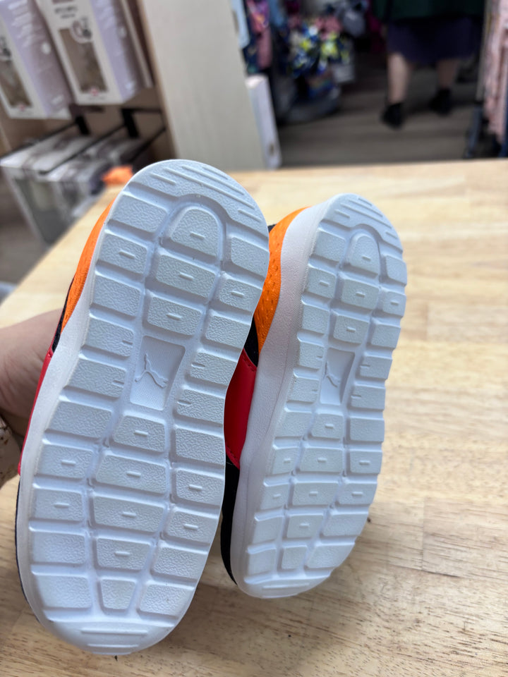 Puma Size 7 Black Sneakers