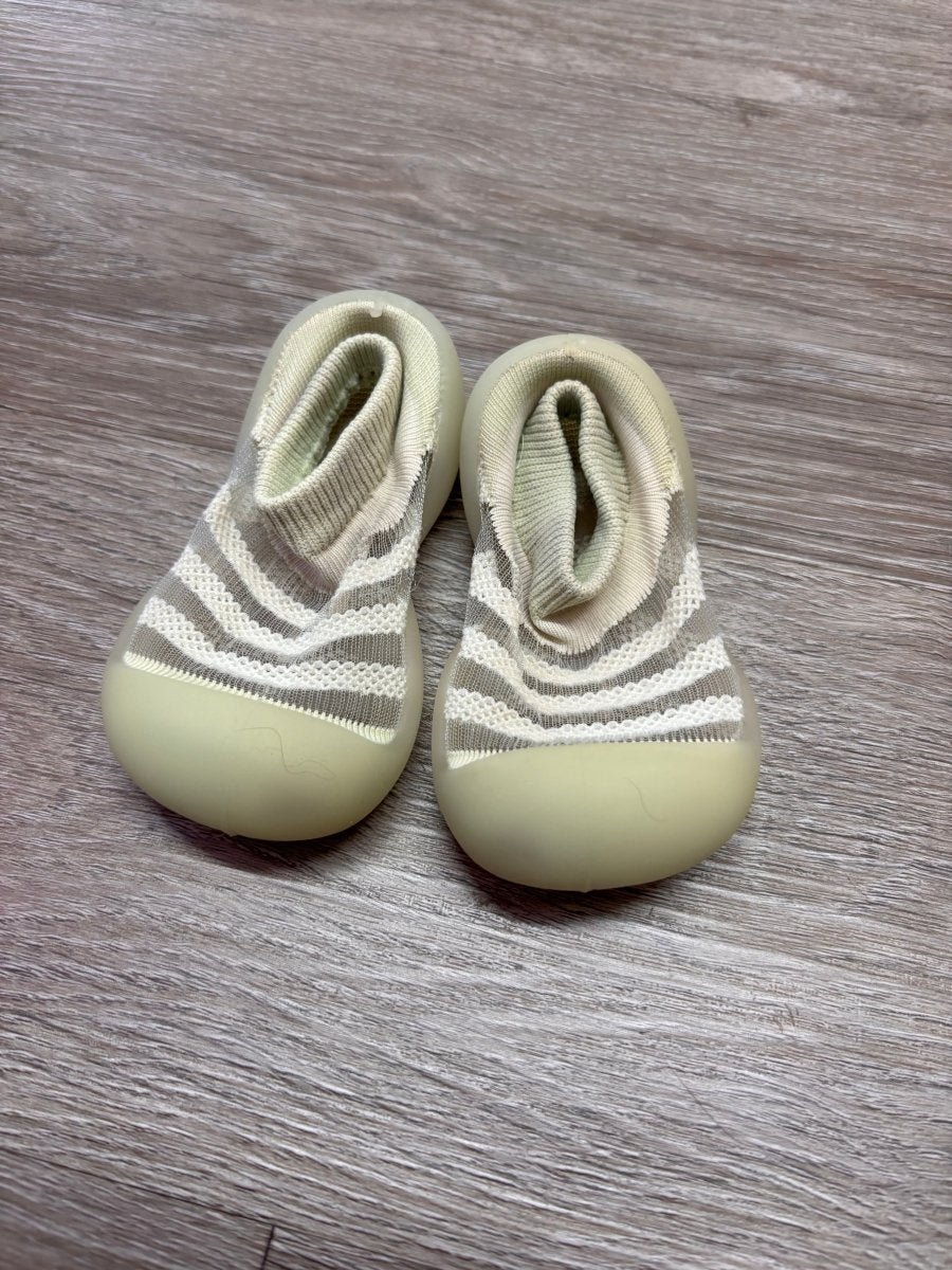 Unbranded Jelly Sock - Light Green Striped (11.5 cm) - Nest and Sprout - Consignment