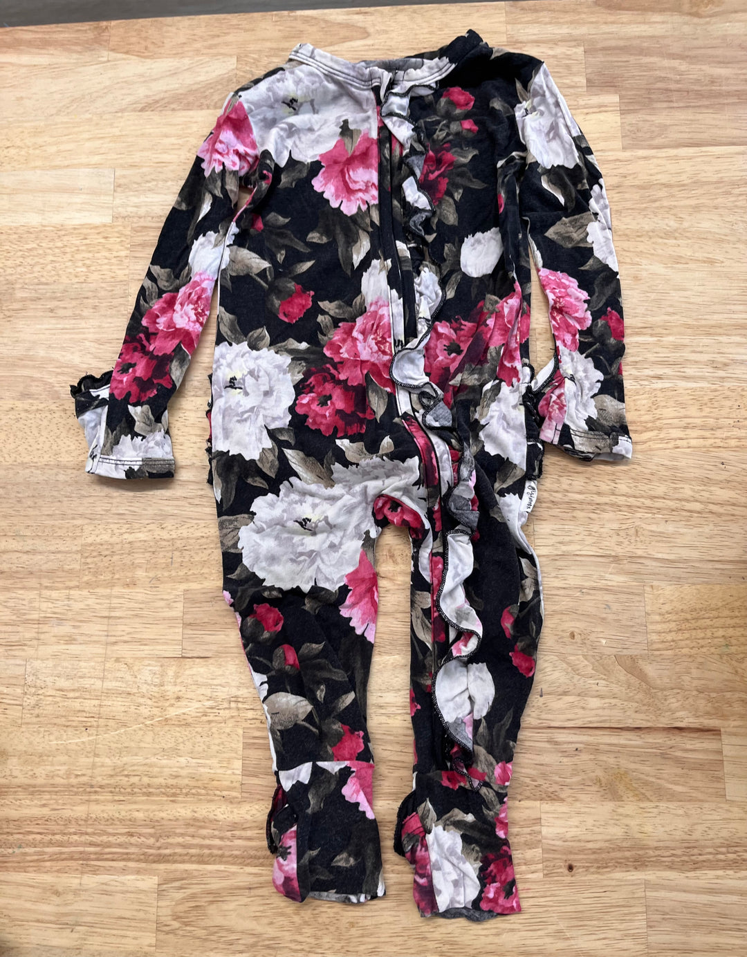 Gig & Max 12M – Black & Red Floral Sleeper