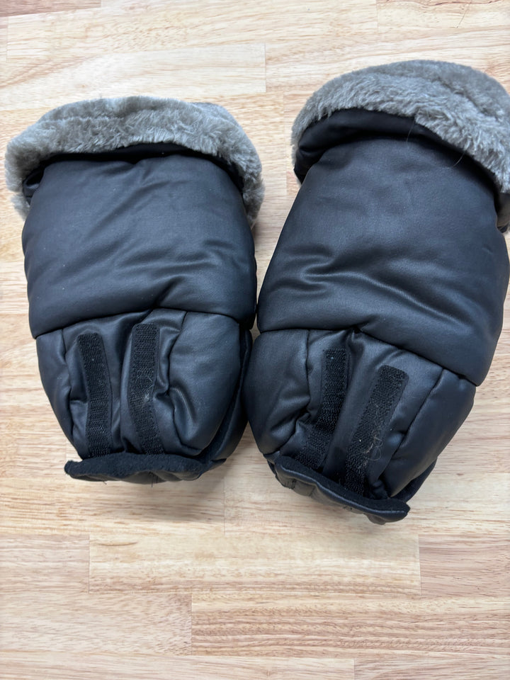 7 AM Black Stroller Mittens