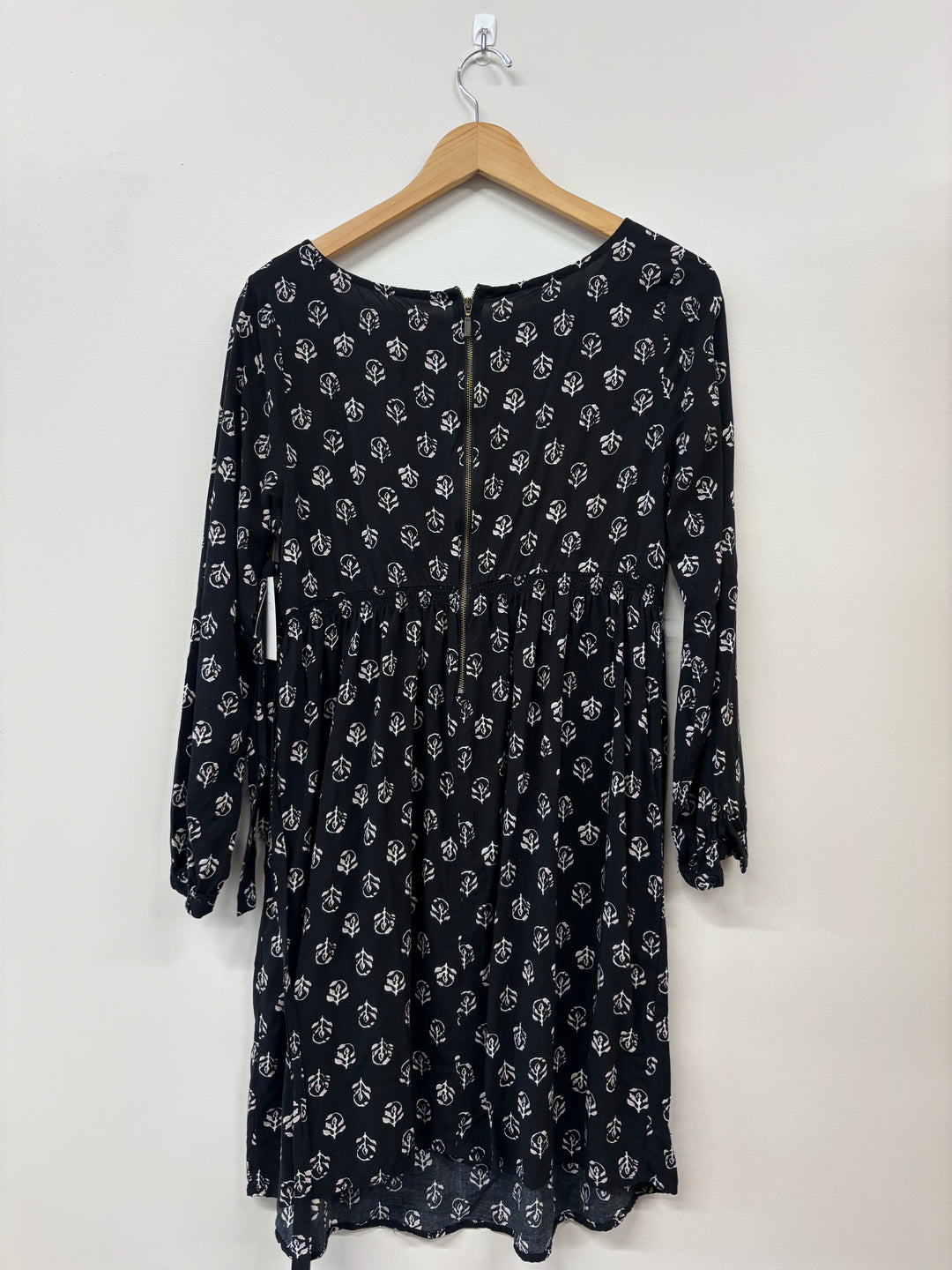 Old Navy Maternity Dress (Size Medium, Black Print, Repair Needed)