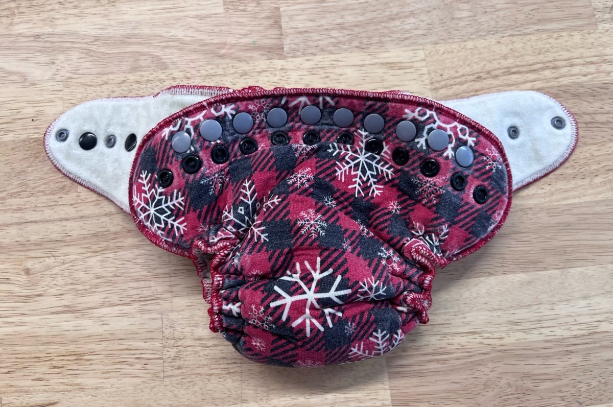 Lilly & Frank One Size Hybrid Fitted (Red & Black Check) - Nest and Sprout - Consignment