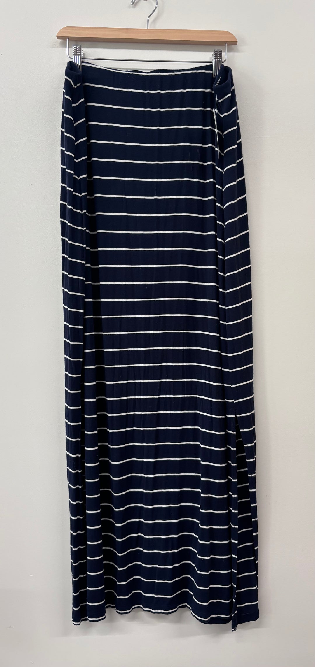 Old Navy Maternity Skirt (Size XL, Blue with Stripes)