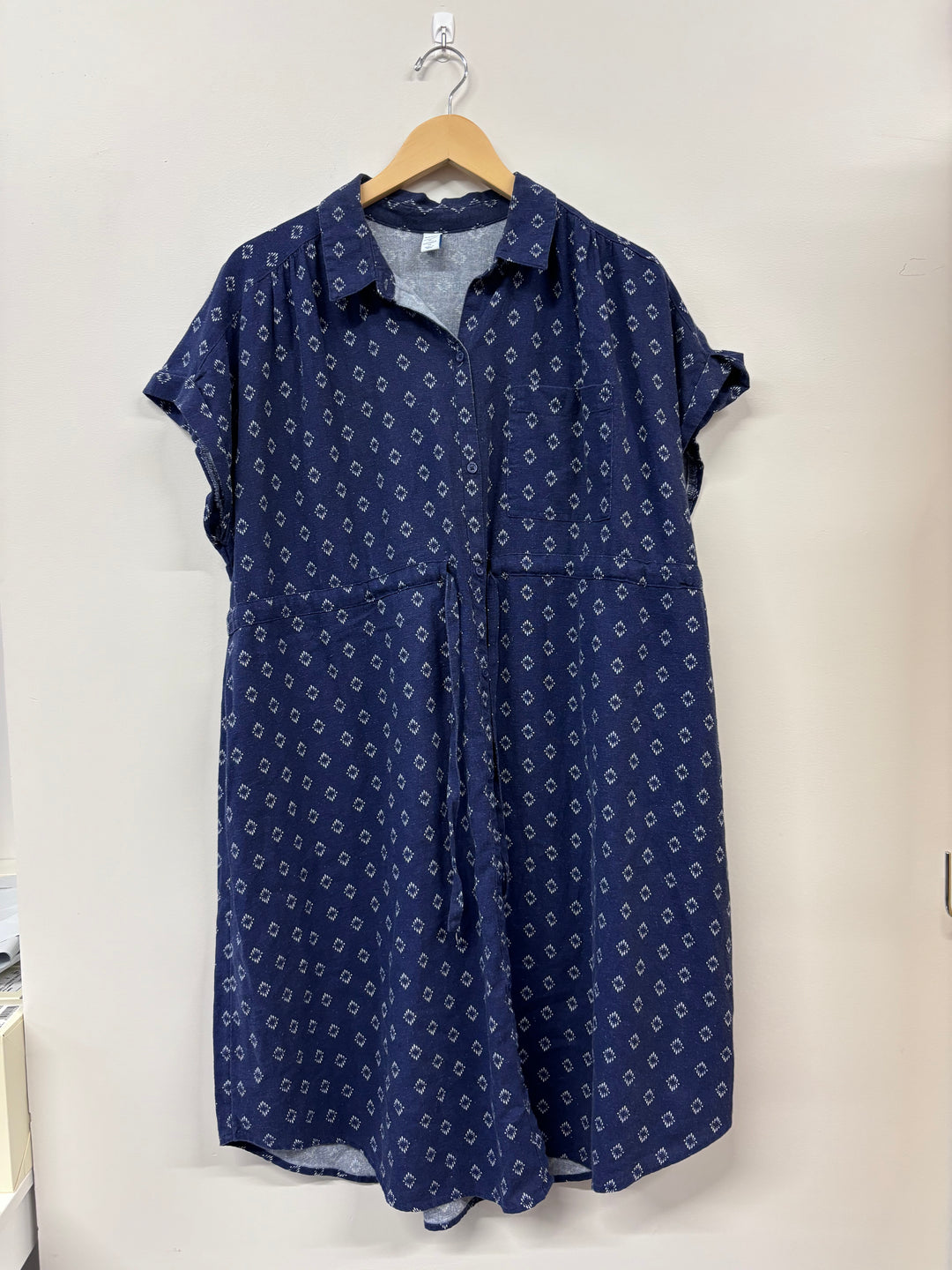 Old Navy Maternity Dress (Size XL, Blue with White Elements)