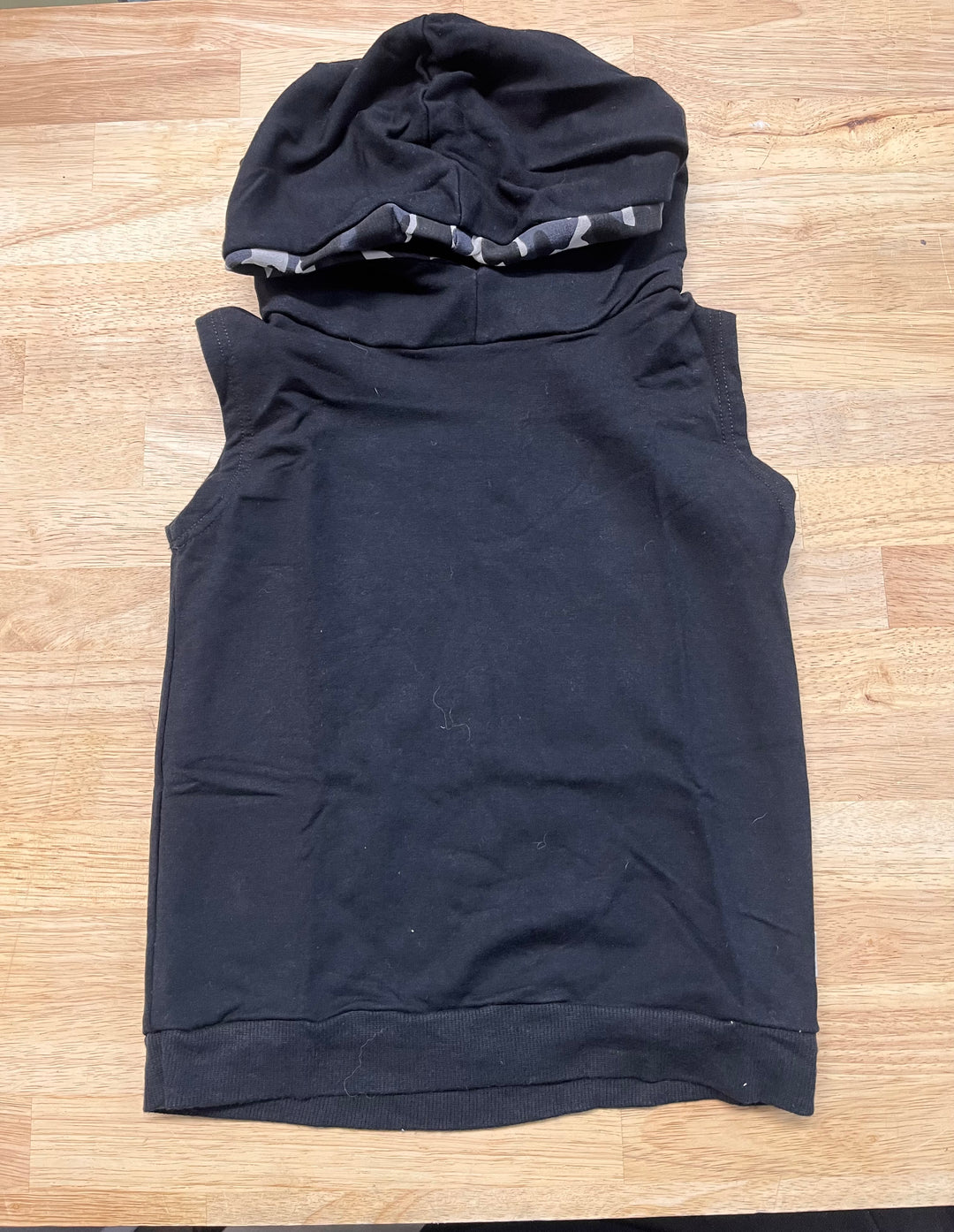 Portage & Main Sleeveless Hooded Top – 3/4T