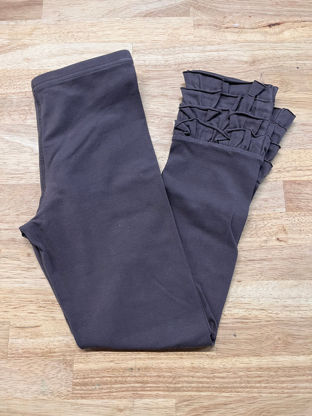 Peekaboo Beans Ruffle Leggings – Grey (Size 8)