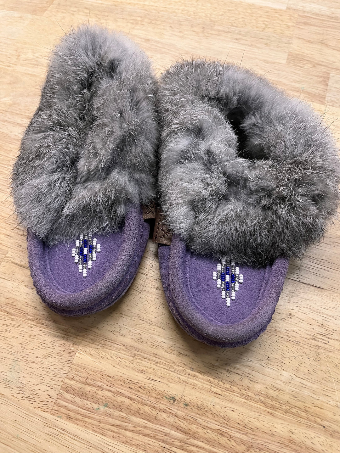 Laurentian Chief Fur-Lined Moccasins – Purple