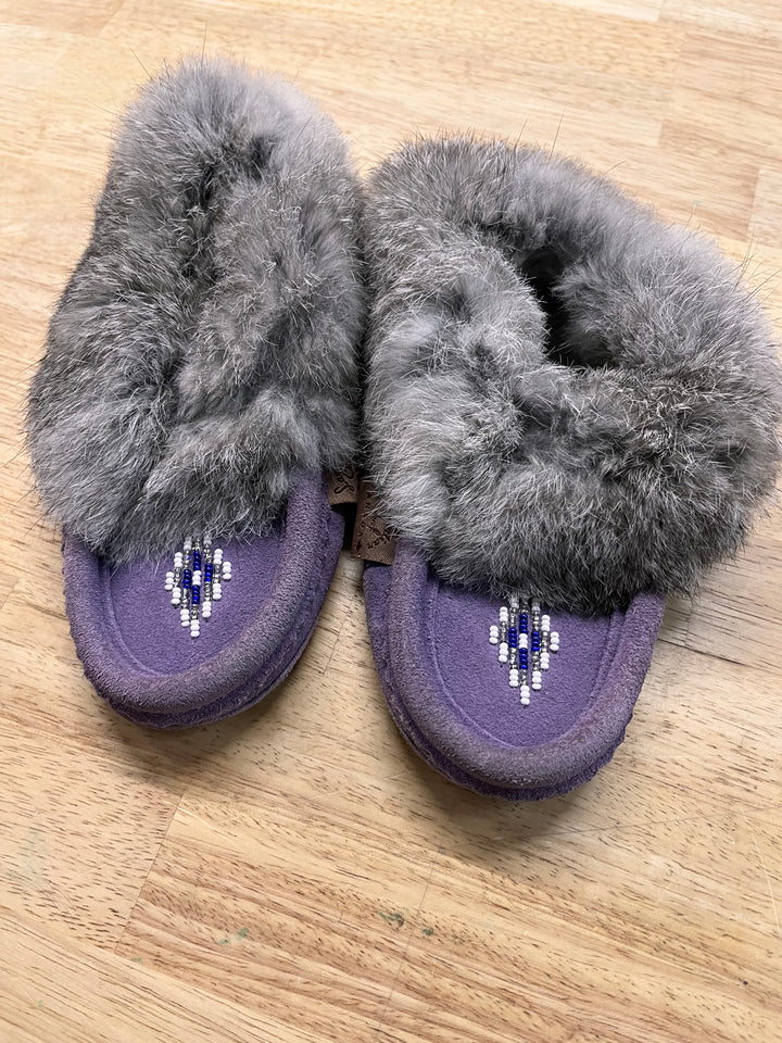 Laurentian Chief Fur-Lined Moccasins – Purple
