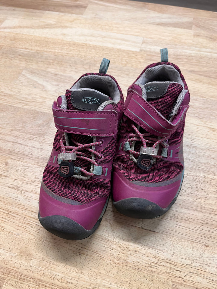 Keens Fuchsia Outdoor Shoes – Size 10