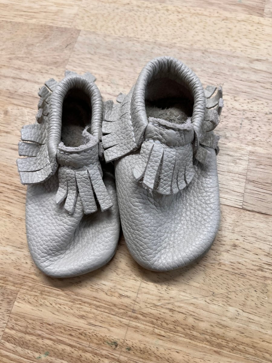 Minimoc Leather Moccasins – Cream (Size 4) - Nest and Sprout - Consignment