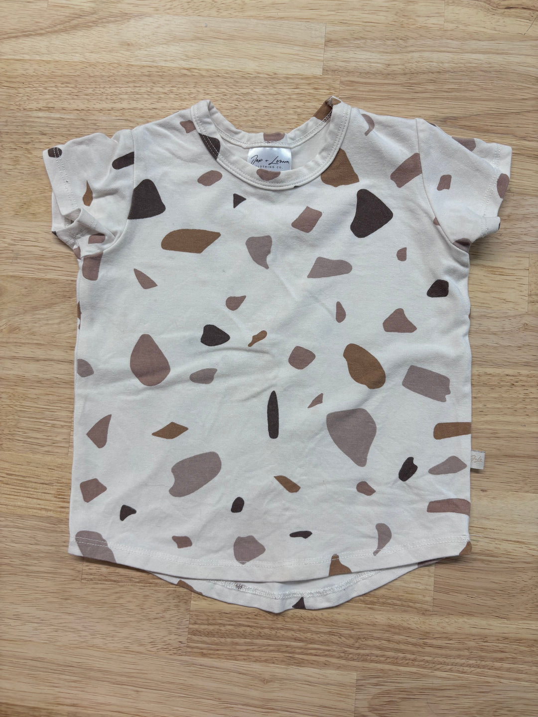 Jax & Lennon 0-6 Month Shirt (Cream with Blue Pebble Design) | Imperfect