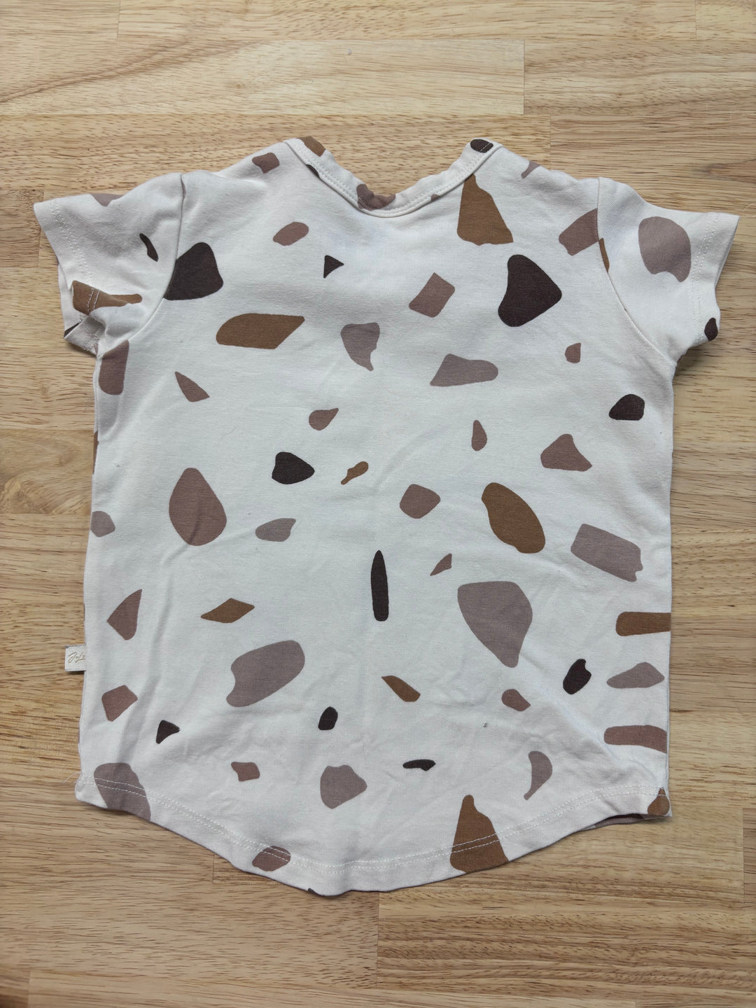 Jax & Lennon 0-6 Month Shirt (Cream with Blue Pebble Design) | Imperfect