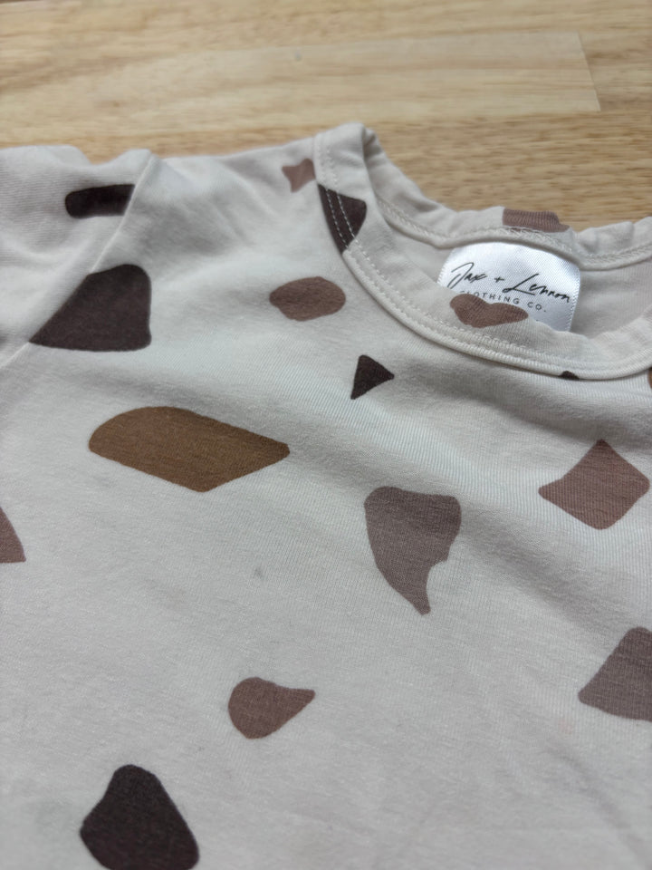 Jax & Lennon 0-6 Month Shirt (Cream with Blue Pebble Design) | Imperfect