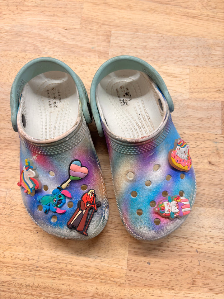 Crocs Rainbow Clogs – 10