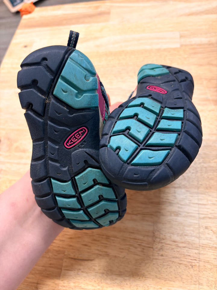 Keen Outdoor Shoes – 8