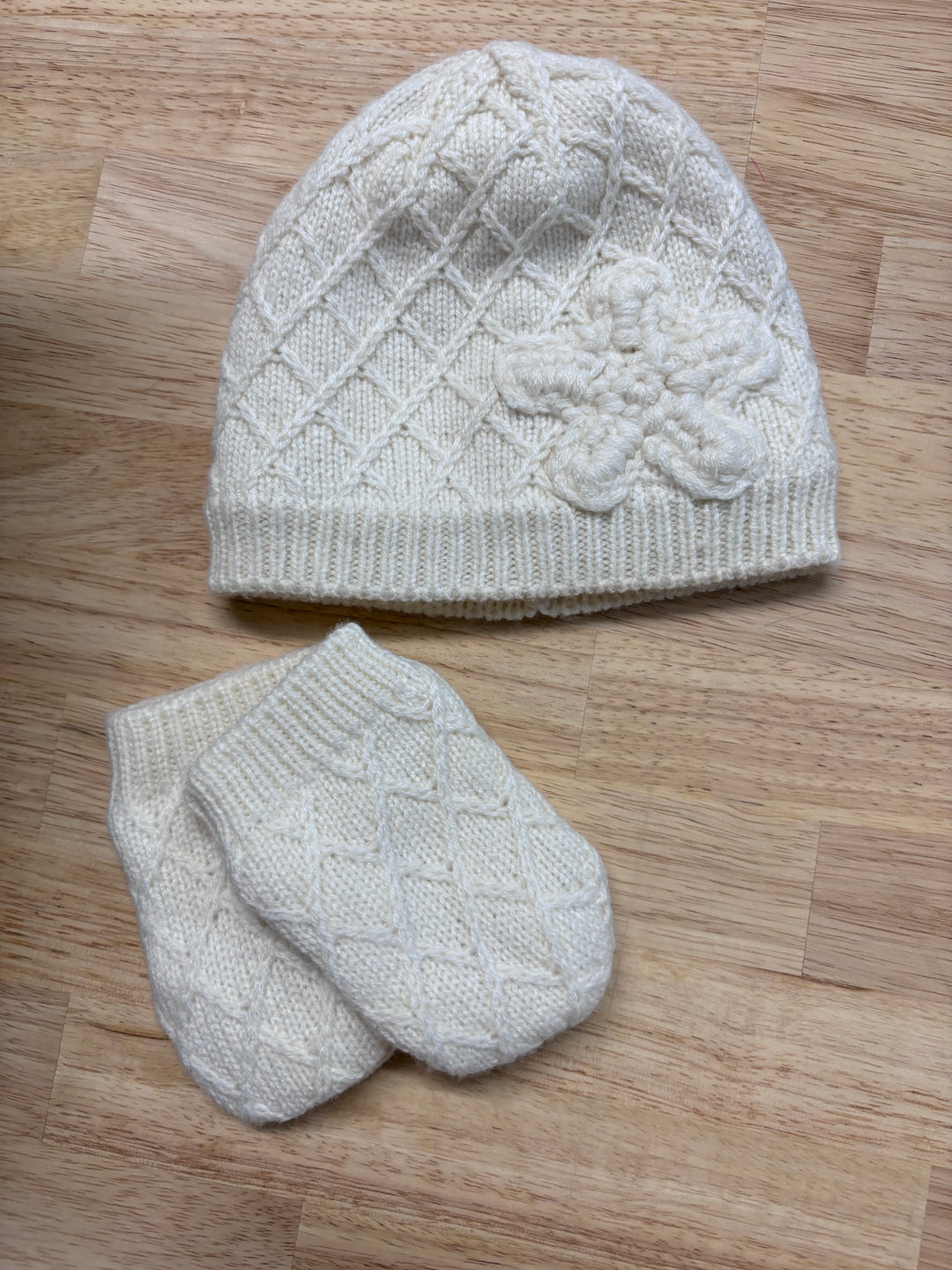 Infant Hat with Matching Mittens (Cream Knit)