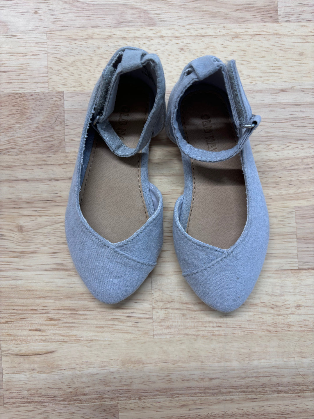 Old Navy Size 5 Shoes (Grey Slippers)