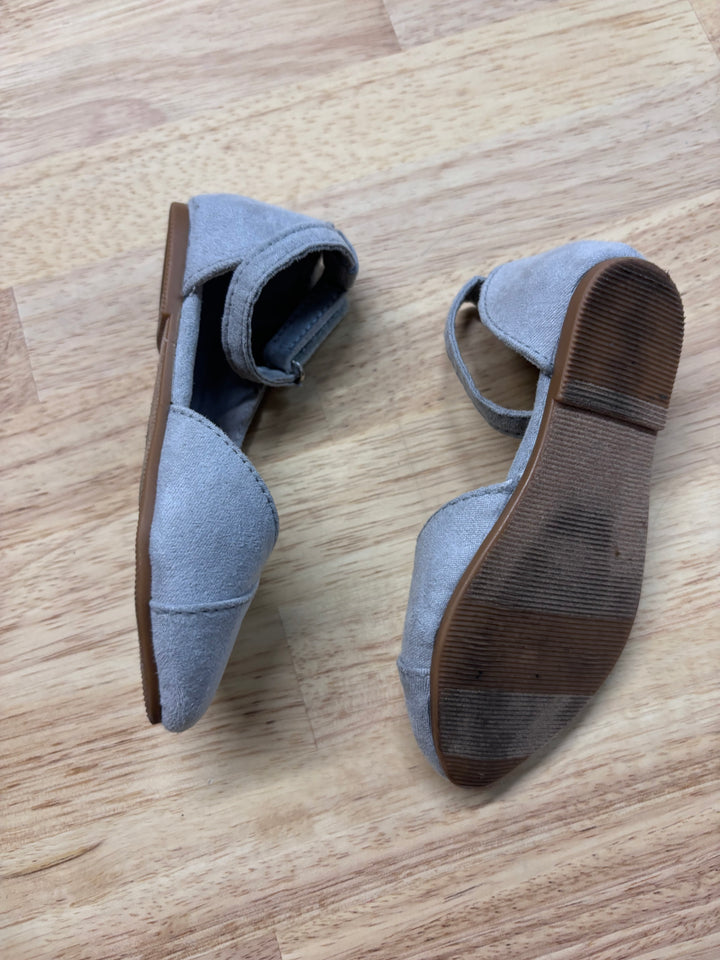 Old Navy Size 5 Shoes (Grey Slippers)