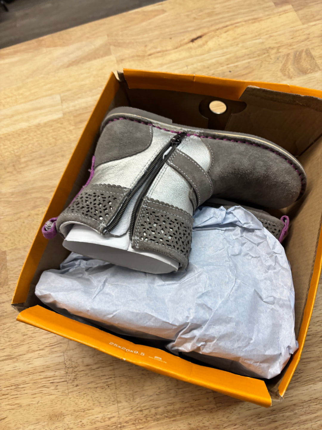 Stride Rite “Alice” Low Boot – Grey/Gold (NIP) | 12M