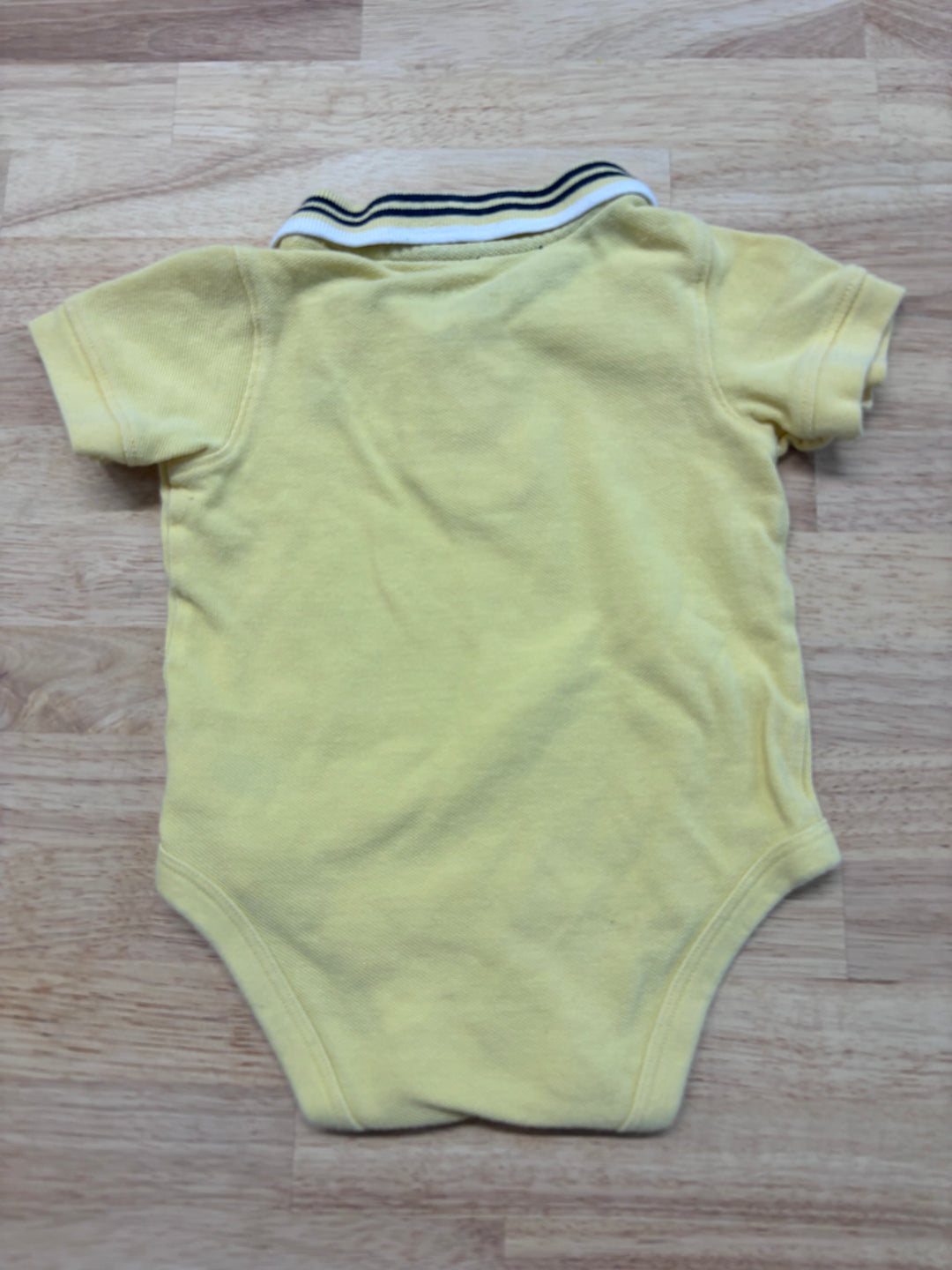 OshKosh Bodysuit - 9 Months