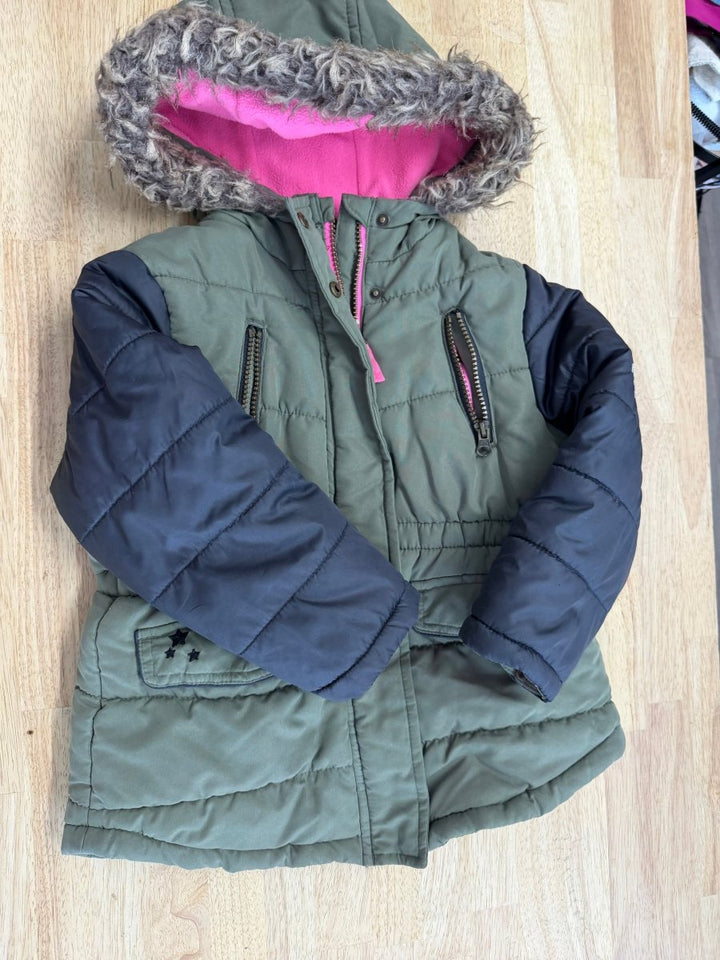 OshKosh Insulated Puffer Jacket – 5 | Green and Navy | Faux Fur Hood - Nest and Sprout-Consignment