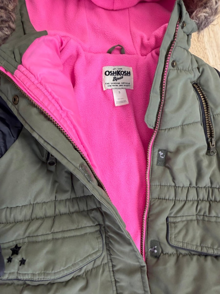 OshKosh Insulated Puffer Jacket – 5 | Green and Navy | Faux Fur Hood - Nest and Sprout-Consignment