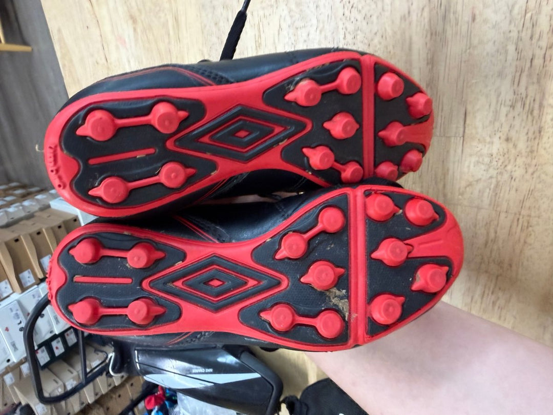 Umbro Soccer Cleats – 12 | Black - Nest and Sprout-Consignment