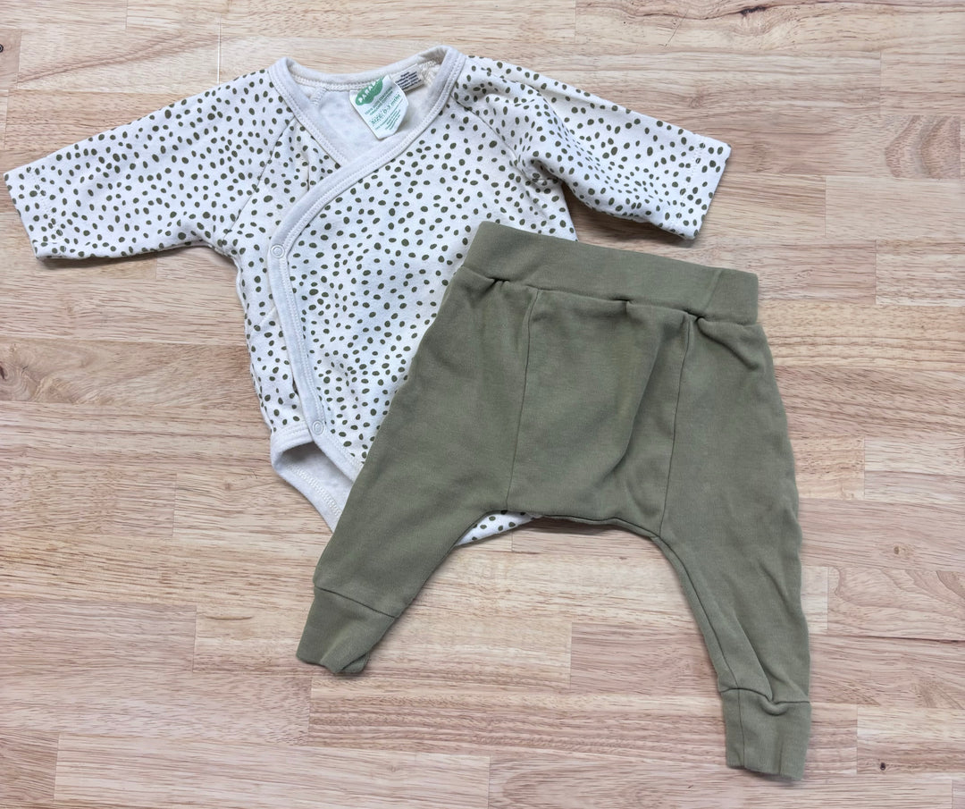 Parade Organics 2-Piece Set, 0-3 Months, Olive Green