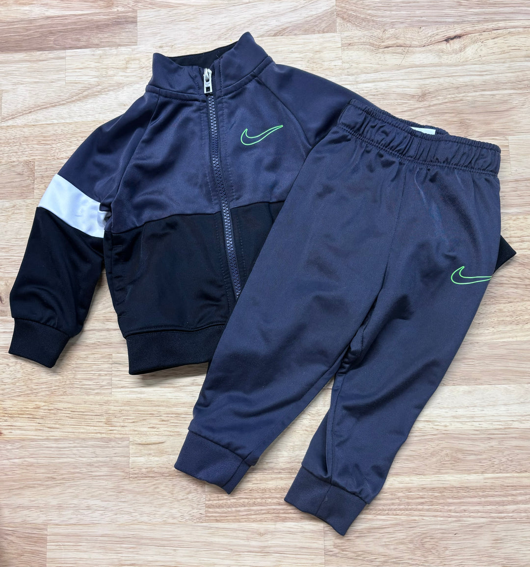 Nike Set, 12 Months