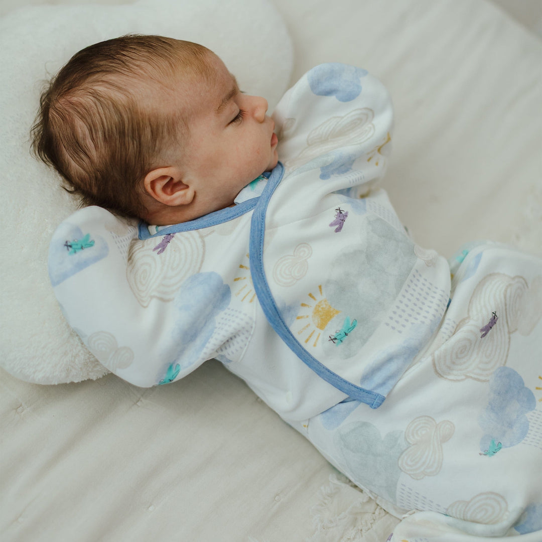 Nest Designs Startle Stop 0.5 TOG Sleep Bag | 0-6 Months in Fluffy Puffs