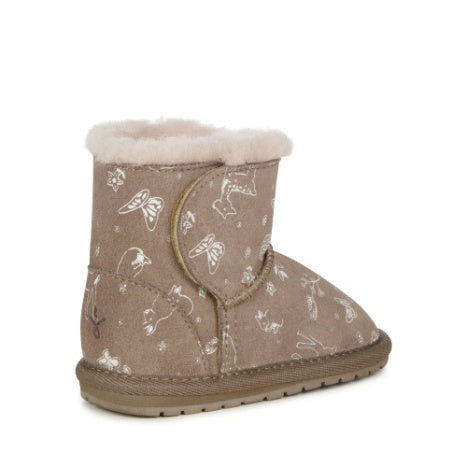 Soft Suede Design: The soft suede exterior adds a touch of elegance and sophistication to these adorable boots.