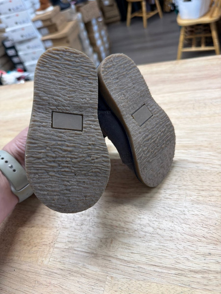 Cat and Jack Suede Ankle Boots – 5 | Grey | Velcro - Nest and Sprout-Consignment