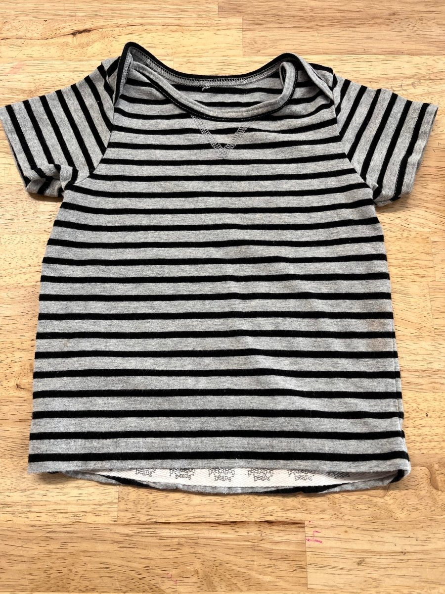 Peekaboo Beans Short Sleeve Shirt – 12-18 Months | Light Grey and Black Stripe - Nest and Sprout-Consignment